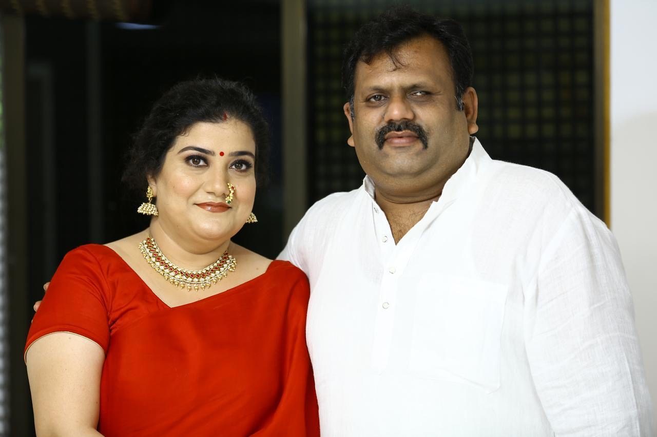 Rupali in a red saree and Rajkumar in a white kurta